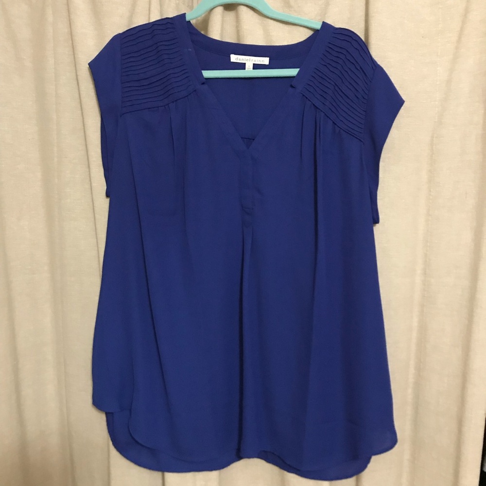 Great Daniel Rainn blouse!